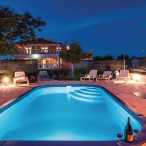 Ferienhaus Laura mit Pool für 10 Leute